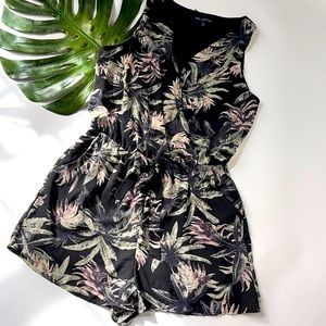 One❤️Clothing Tropical Print Romper